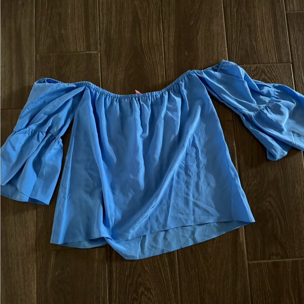 Lilly Pulitzer 100% Silk Vibrant Blouse with Elegant Design